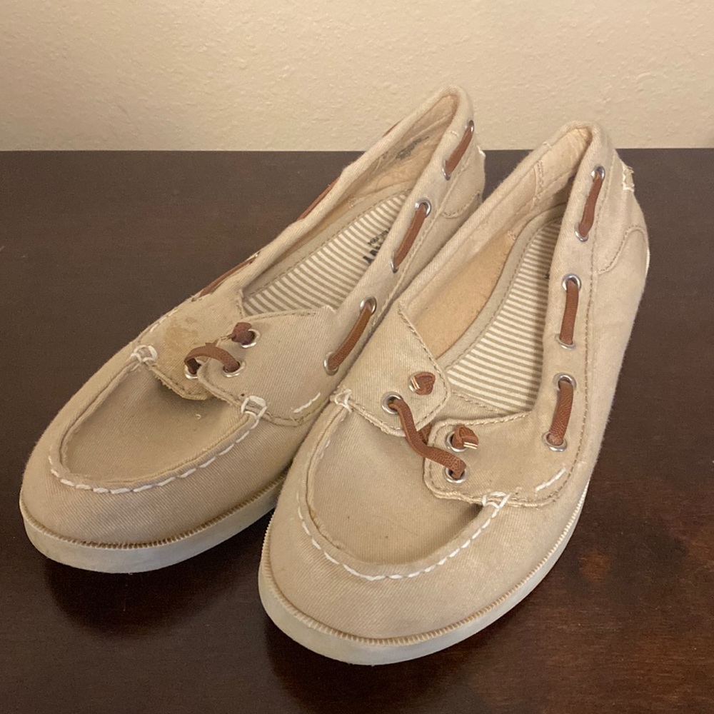 Old navy boat shoes.